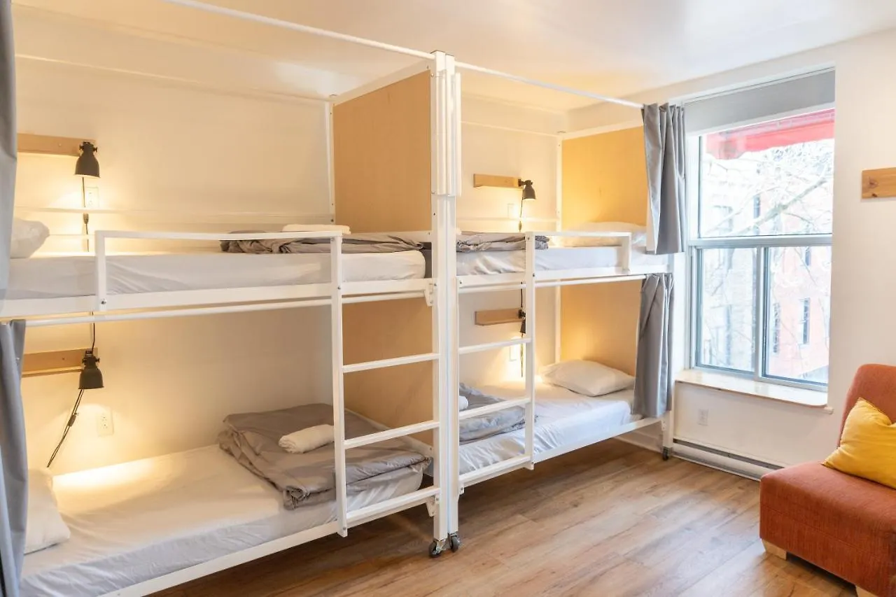 Auberge Saintlo Montreal Hostel Canada