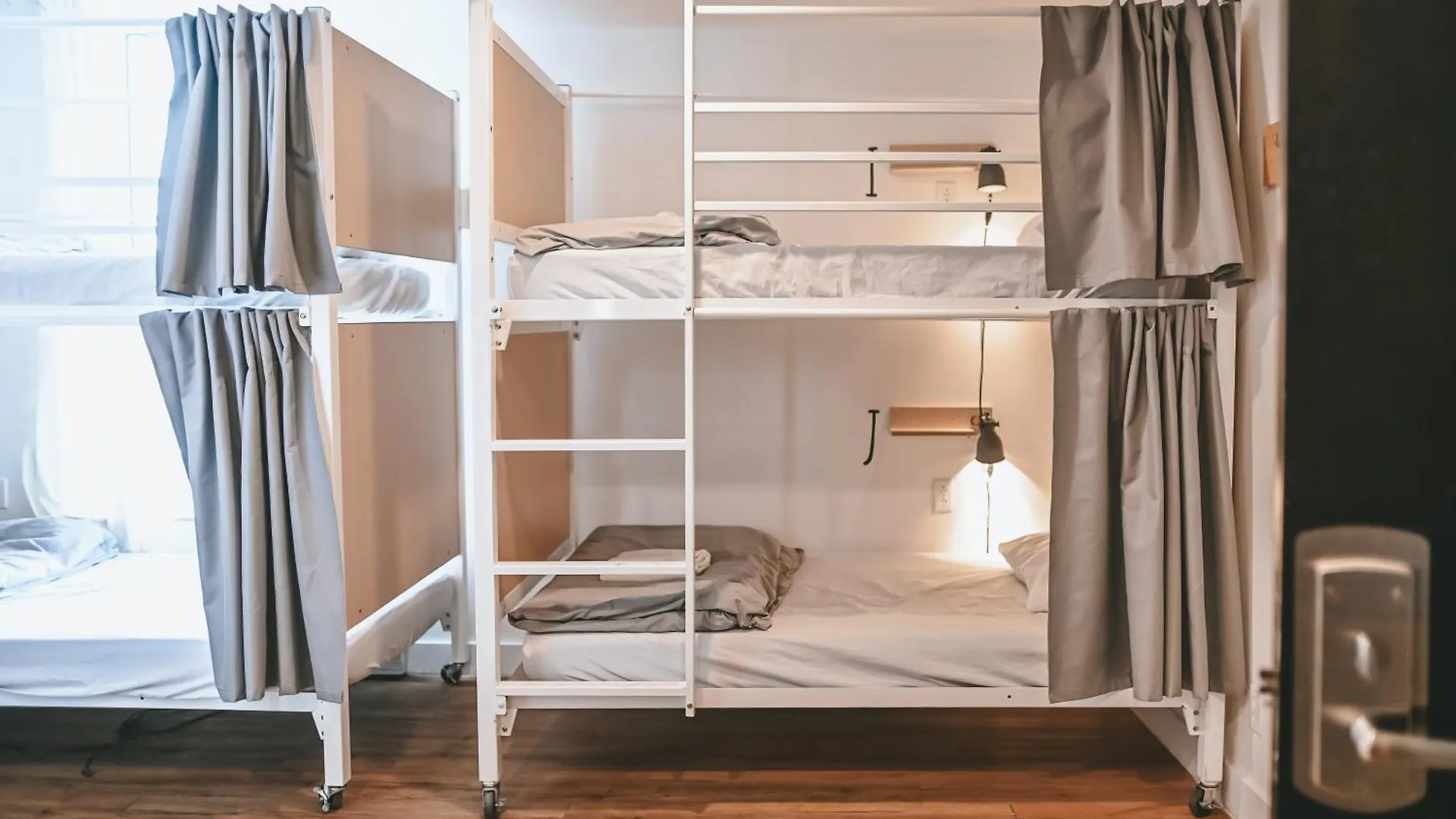 Auberge Saintlo Montreal Hostel Canada