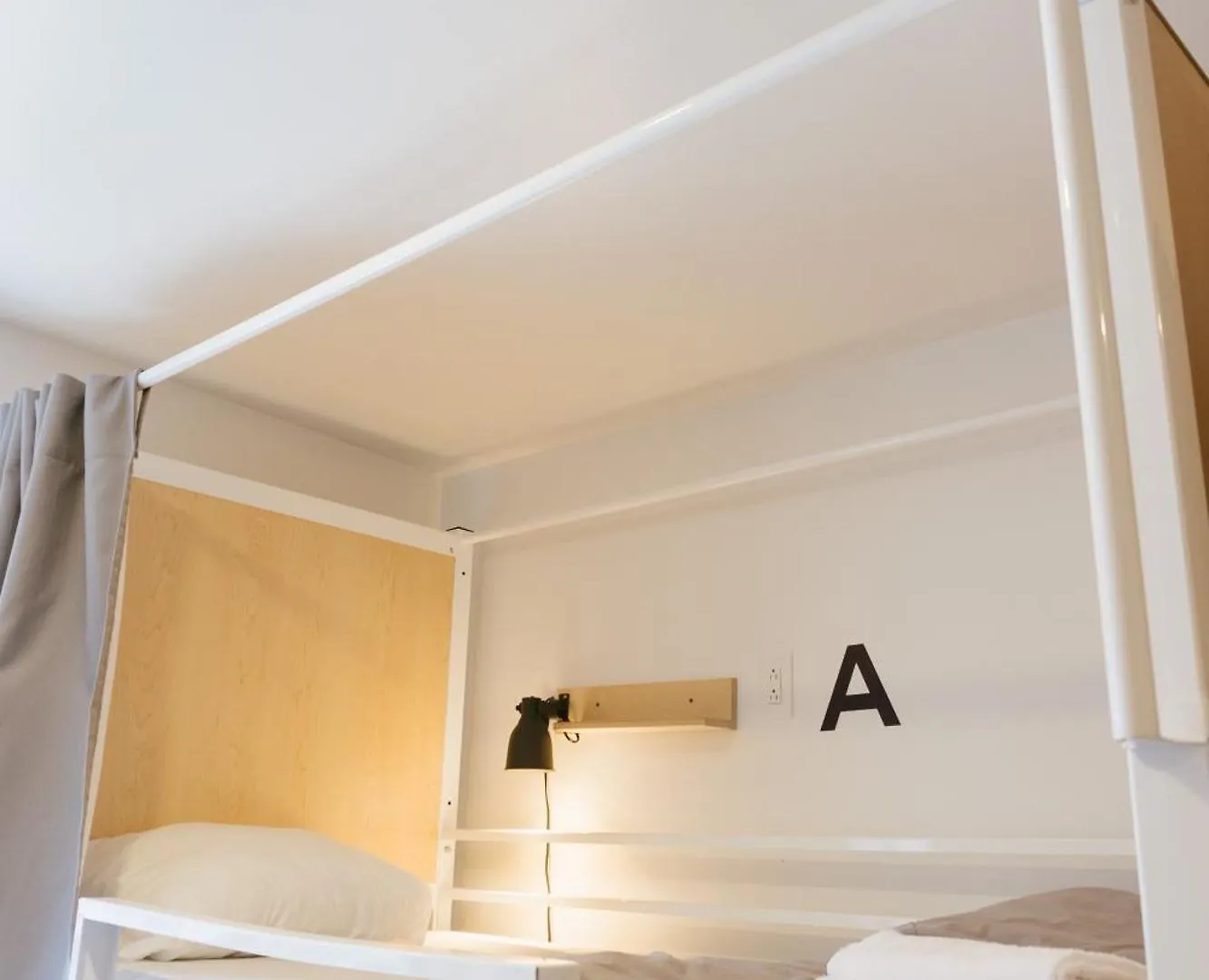 Auberge Saintlo Montreal Hostel