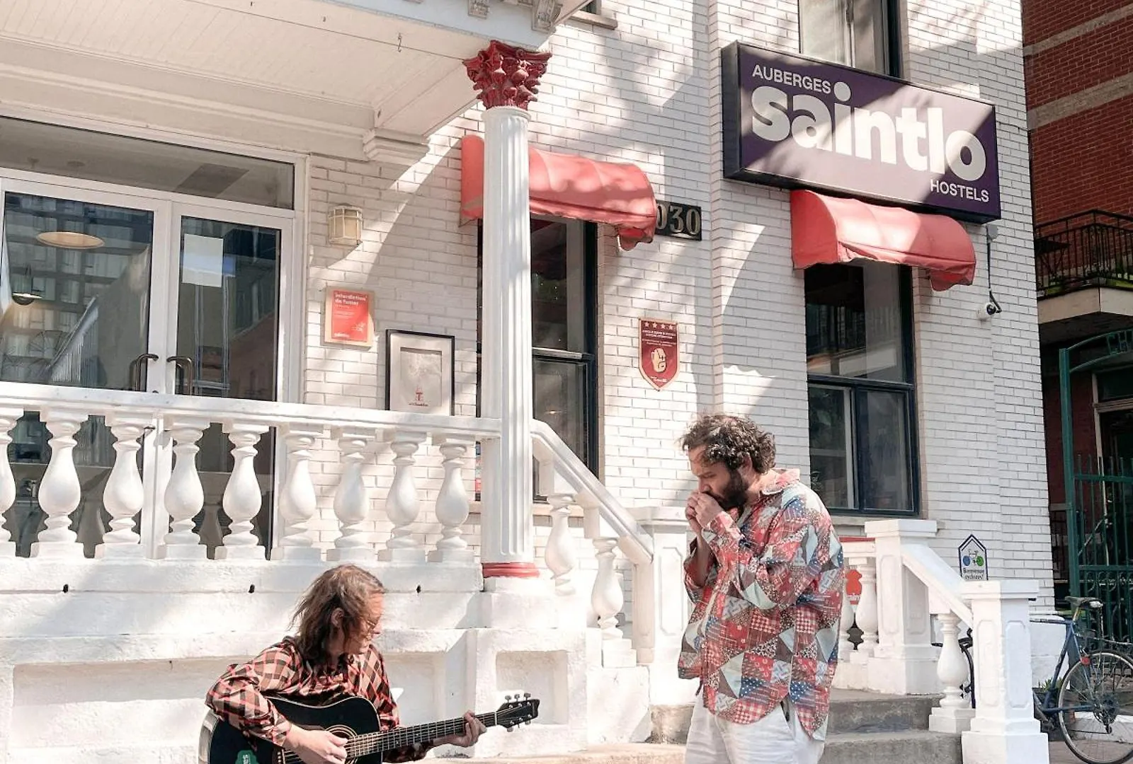 Auberge Saintlo Montreal Hostel