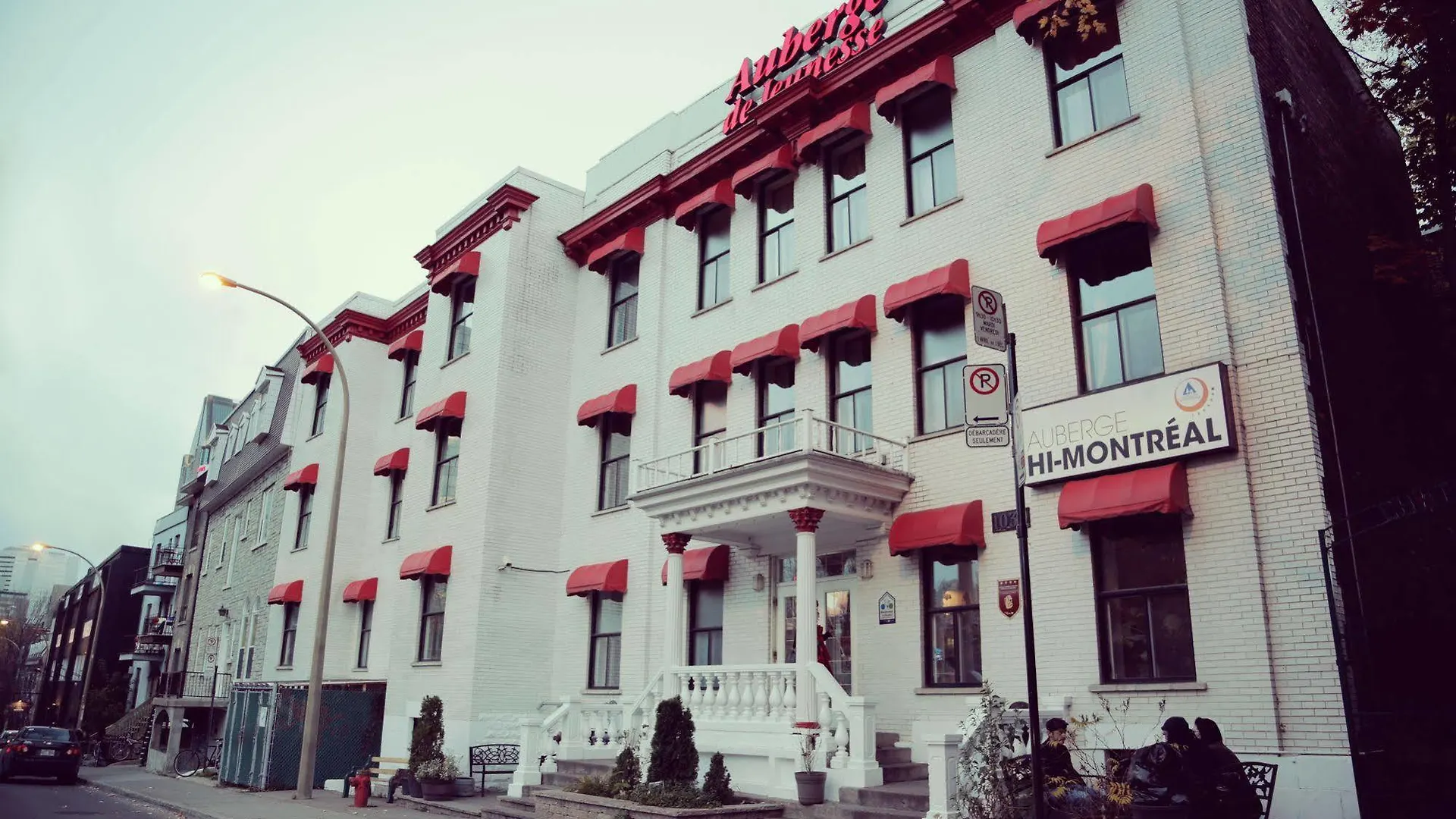 Auberge Saintlo Montreal Hostel Canada