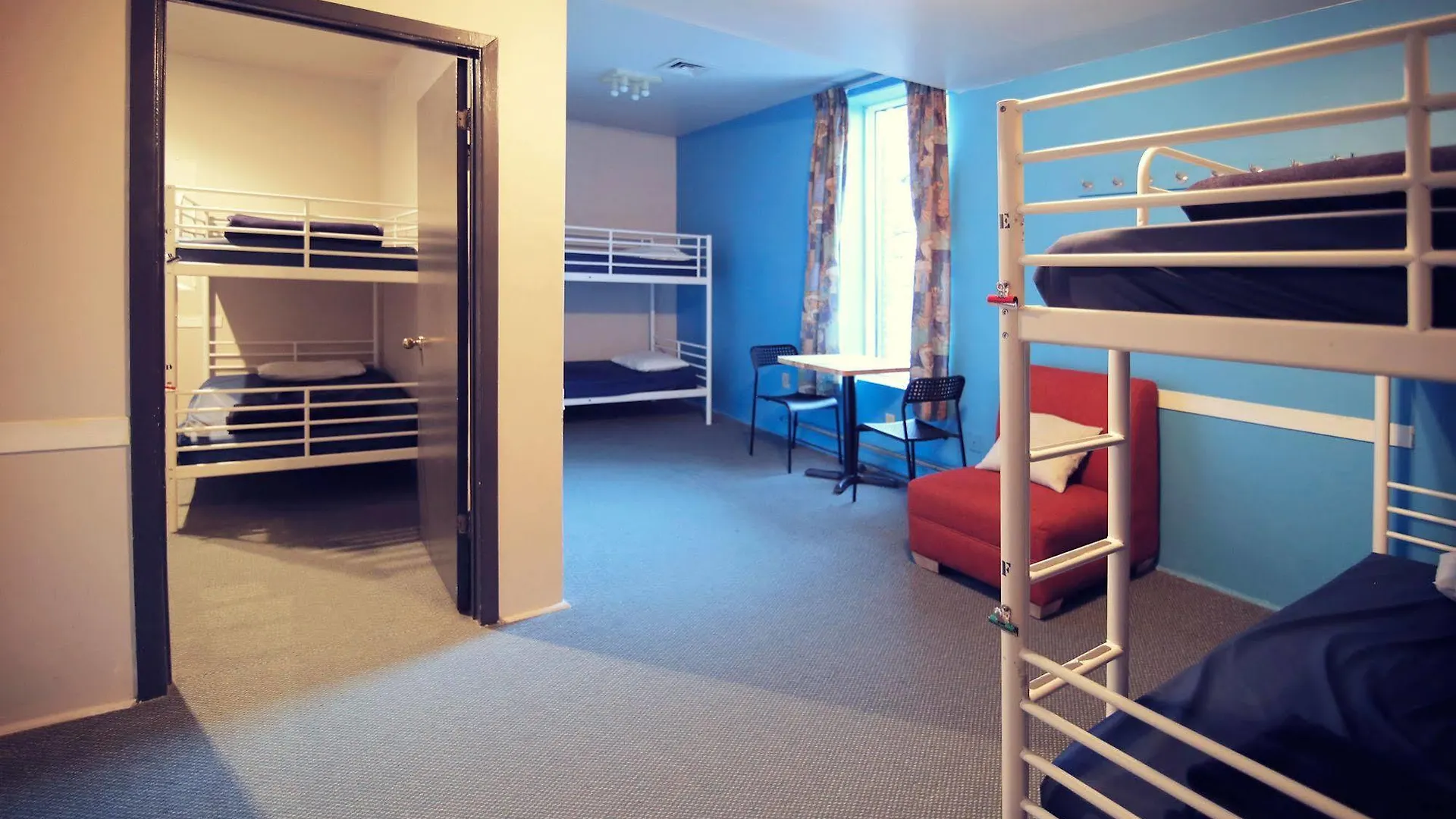 Auberge Saintlo Montreal Hostel
