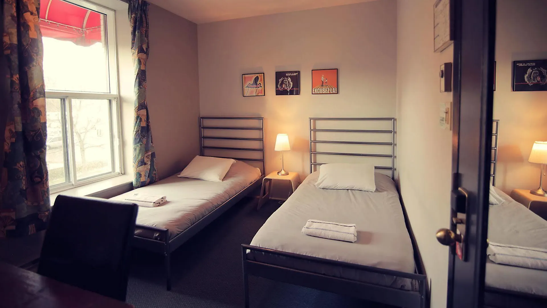 Auberge Saintlo Montreal Hostel Canada