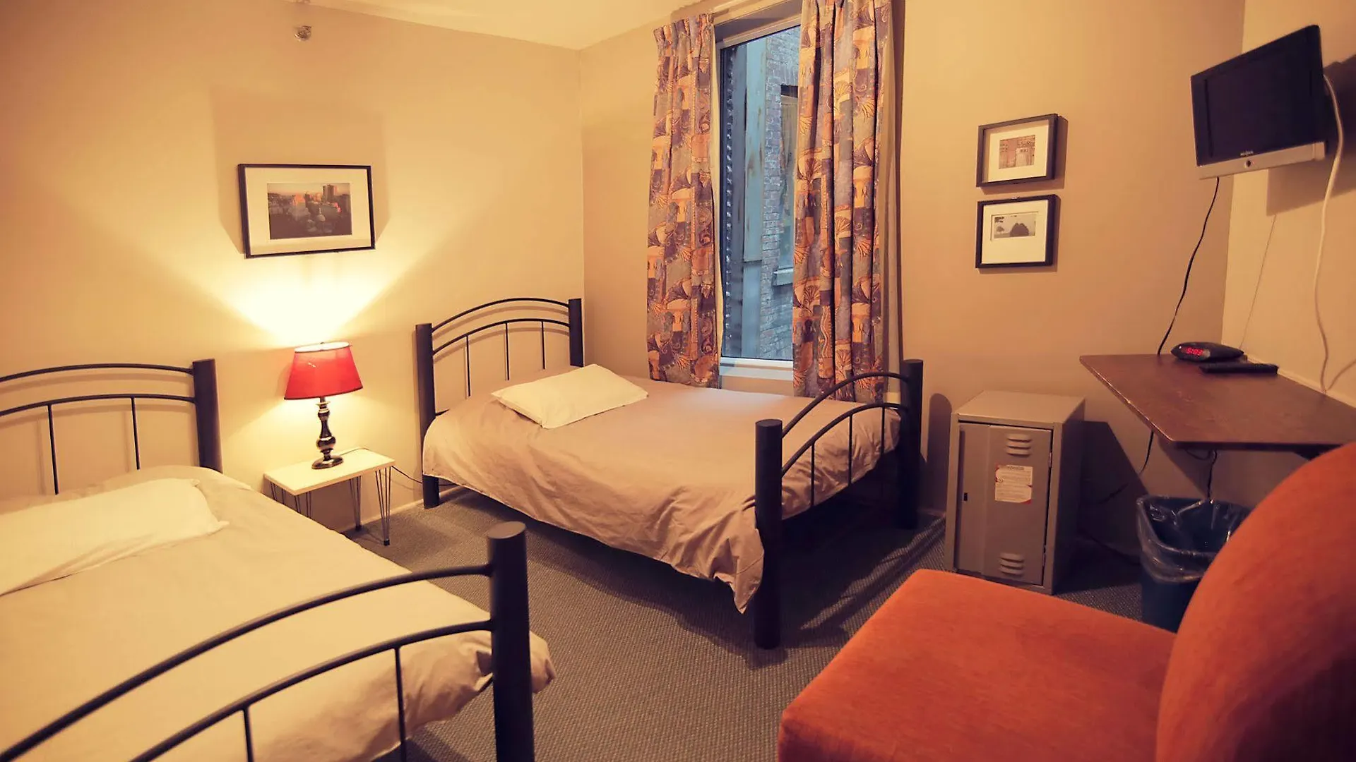 Auberge Saintlo Montreal Hostel Canada