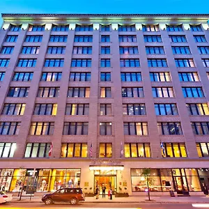 Le Square Phillips & Montreal