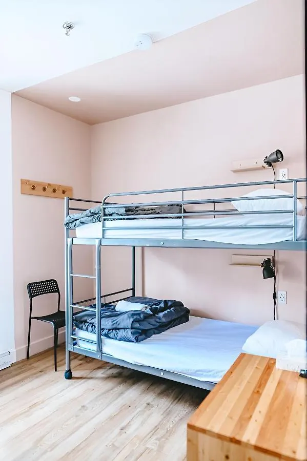 Auberge Saintlo Montréal Hostel