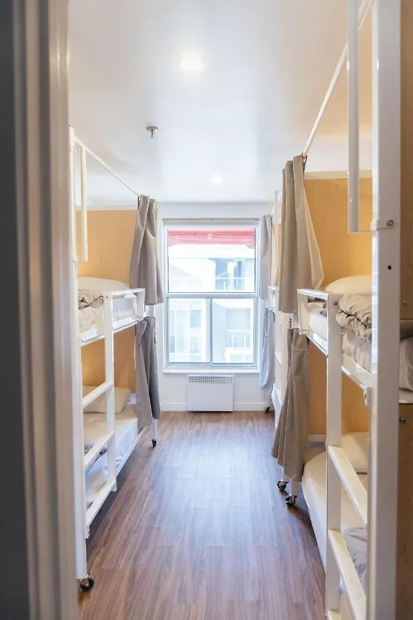 Auberge Saintlo Montréal Hostel Montreal