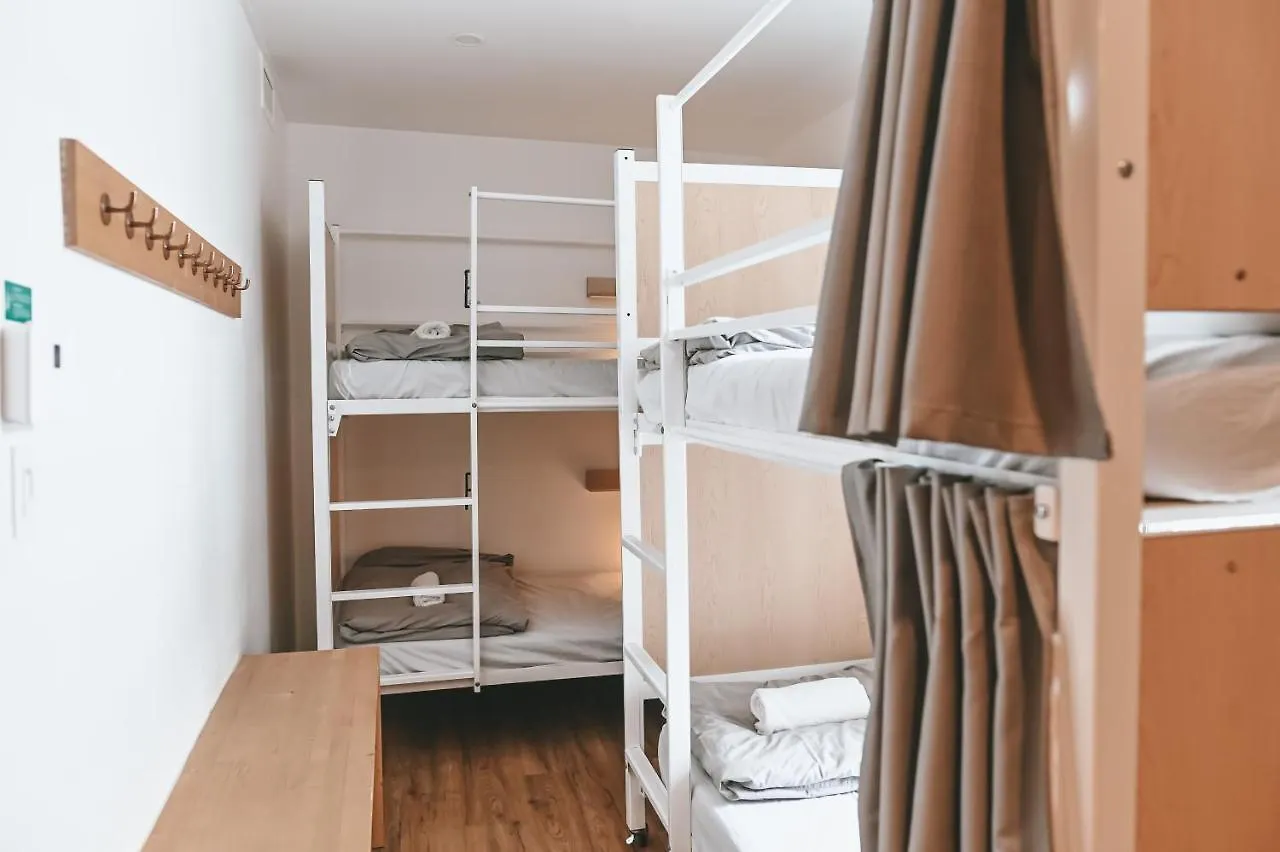 Auberge Saintlo Montréal Hostel