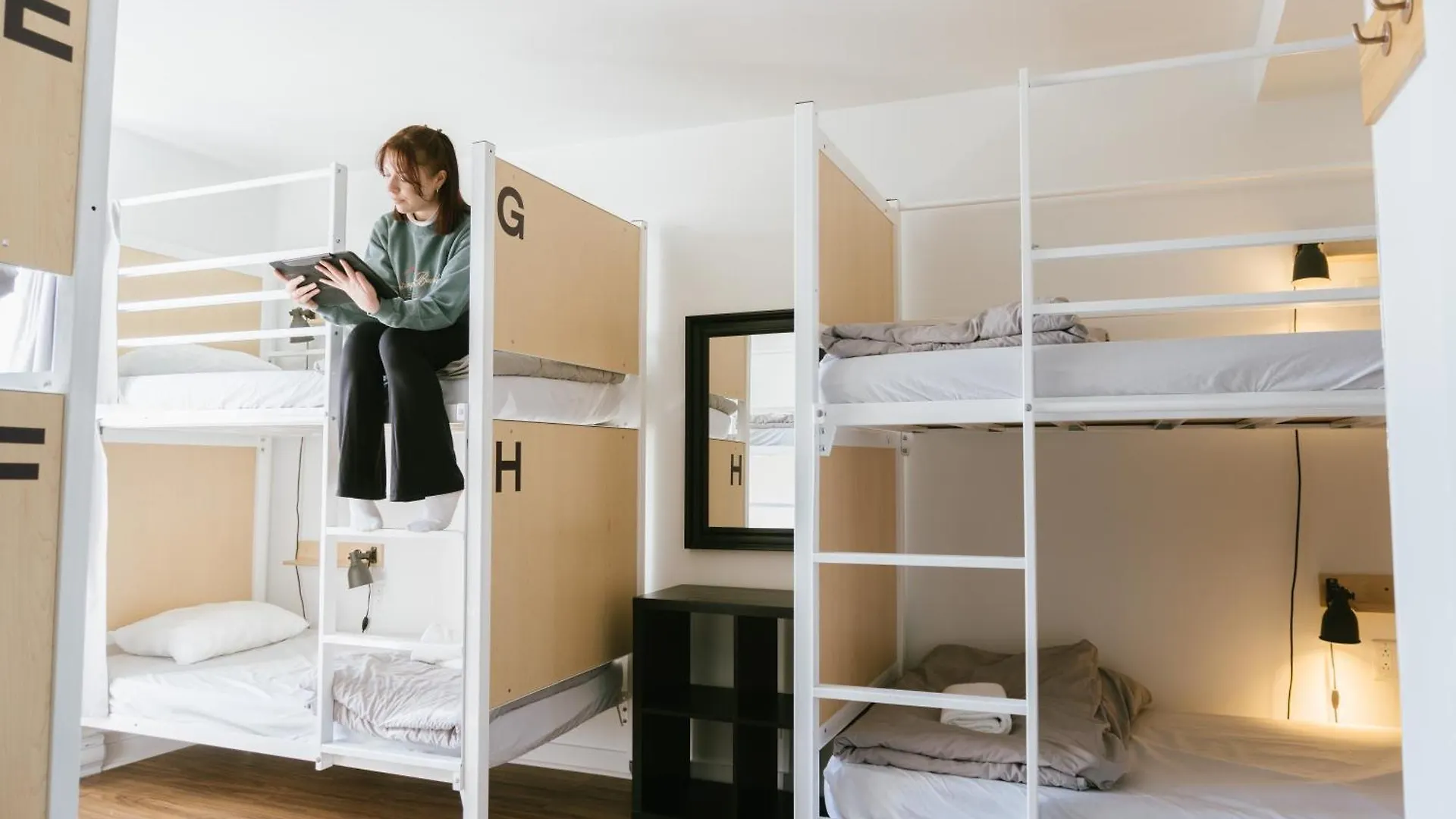 Auberge Saintlo Montréal Hostel  Montreal