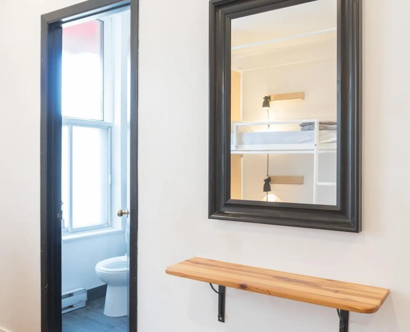 Auberge Saintlo Montréal Hostel