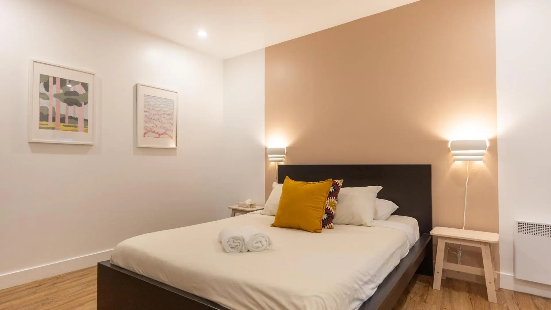 Auberge Saintlo Montréal Hostel  Montreal