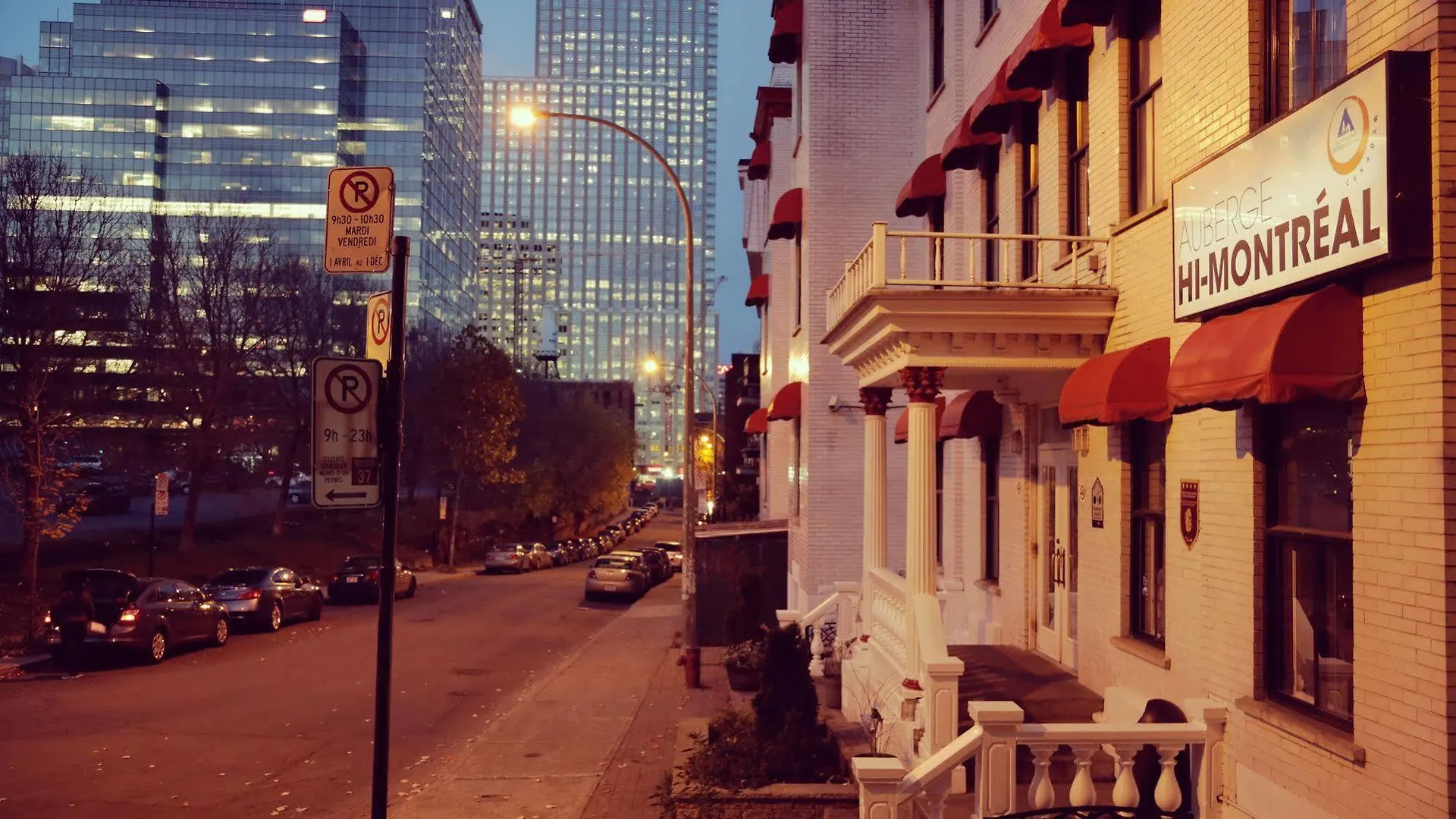 Auberge Saintlo Montréal Hostel