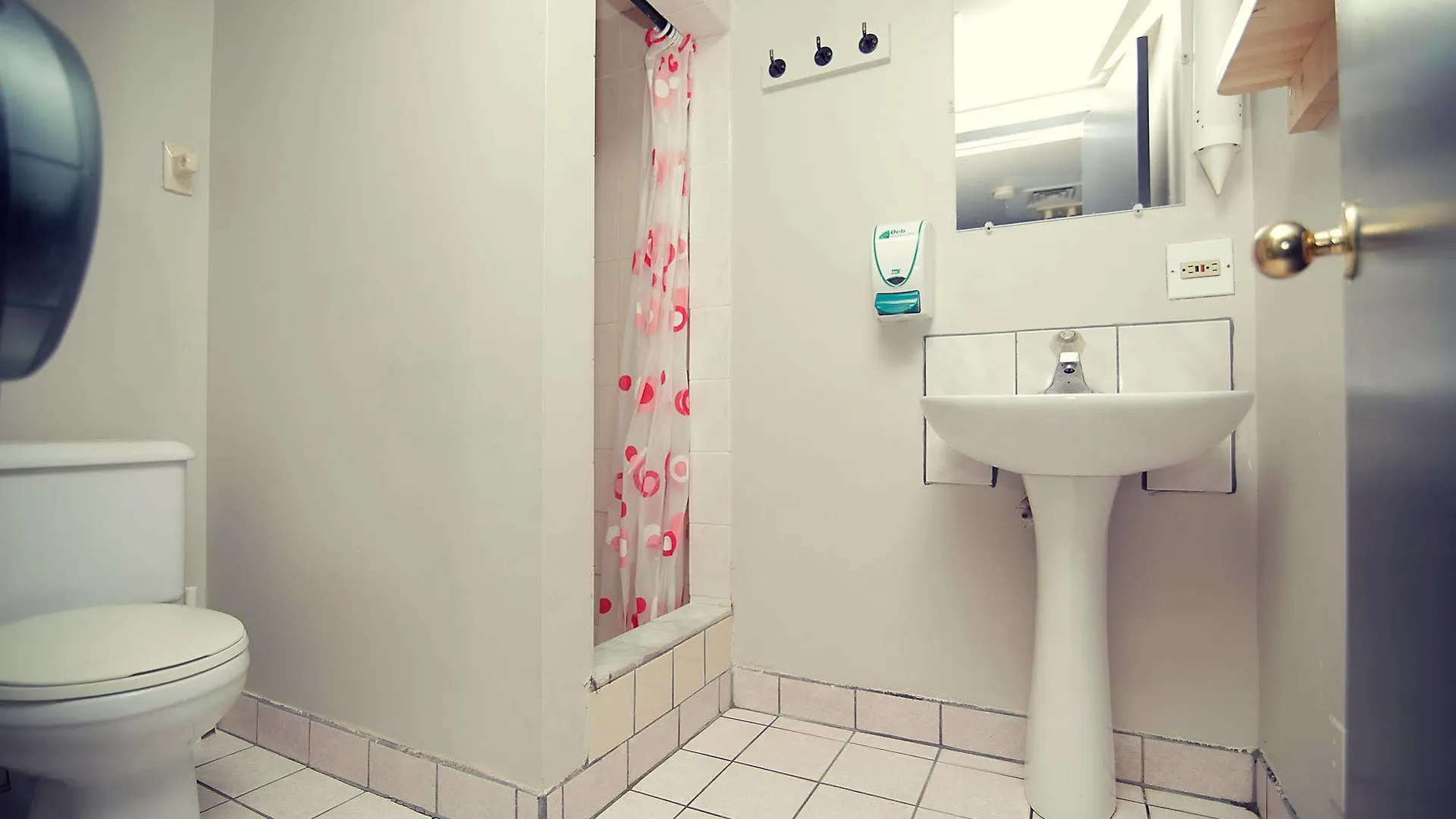 Auberge Saintlo Montréal Hostel