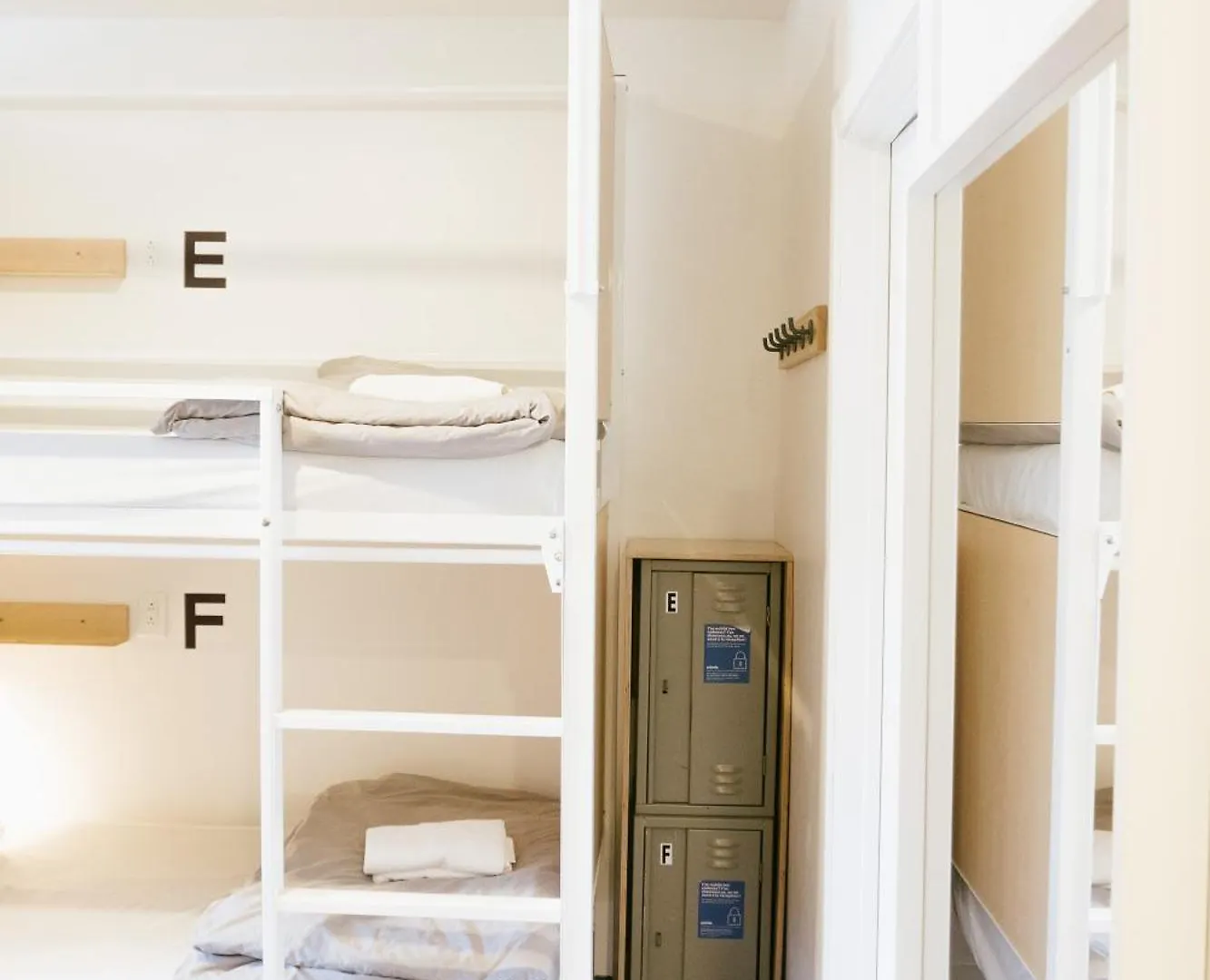Auberge Saintlo Montreal Hostel