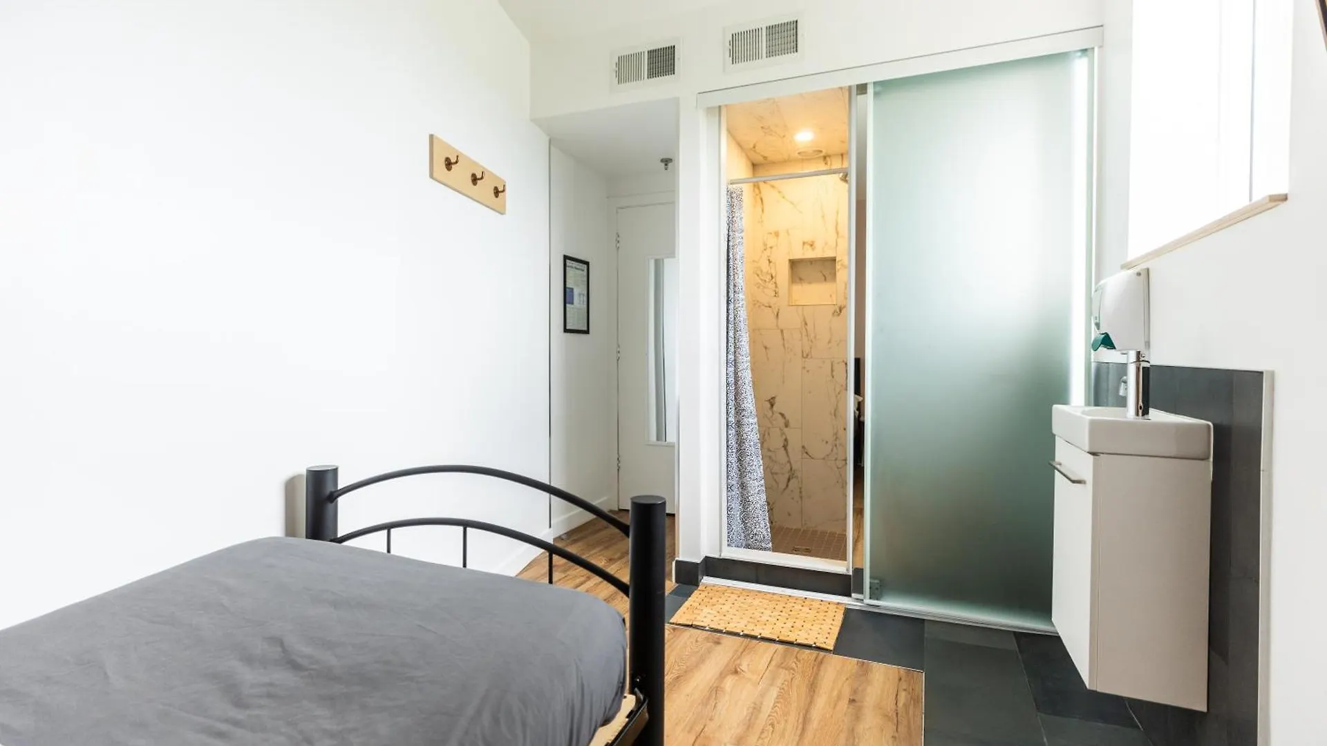 Auberge Saintlo Montreal Hostel 0*,  캐나다